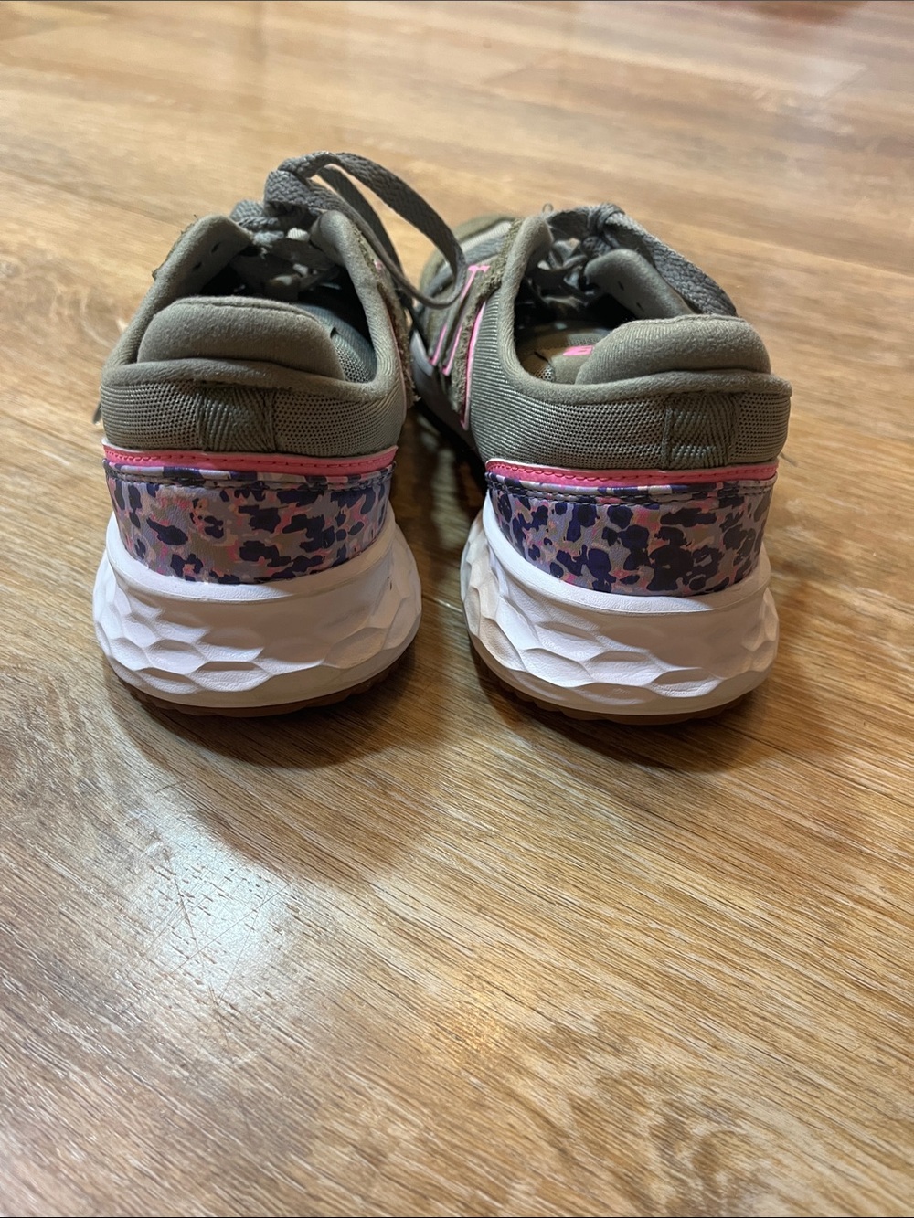 New Balance Green Pink Fresh Foam X70 Sneaker Tennis Shoe Women's 7 Logo Trainer - Picture 3 of 13